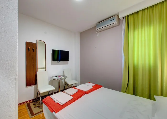 ゲストハウス パンション ヌール 3*