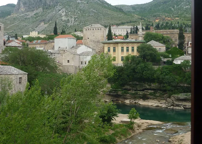 パンション ヌール ゲストハウス 3*