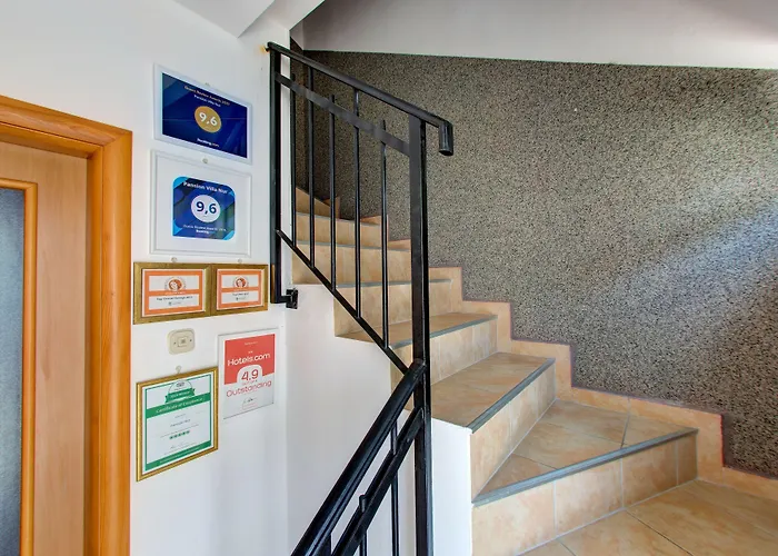 パンション ヌール ゲストハウス 3*